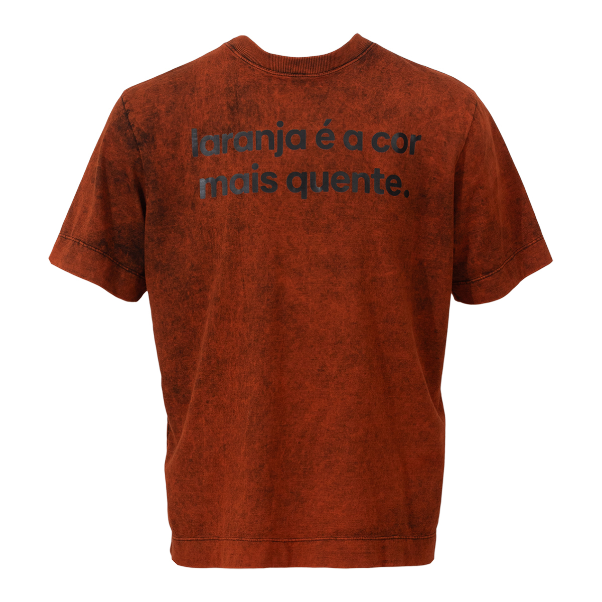 Oferecemos um serviço especializado em fotografia de moda com edição avançada, pensado para valorizar cada detalhe das suas peças. Sabemos que, no mundo digital, a apresentação visual é decisiva — por isso, utilizamos técnicas profissionais de iluminação, composição e tratamento de imagem para garantir resultados de alto padrão.