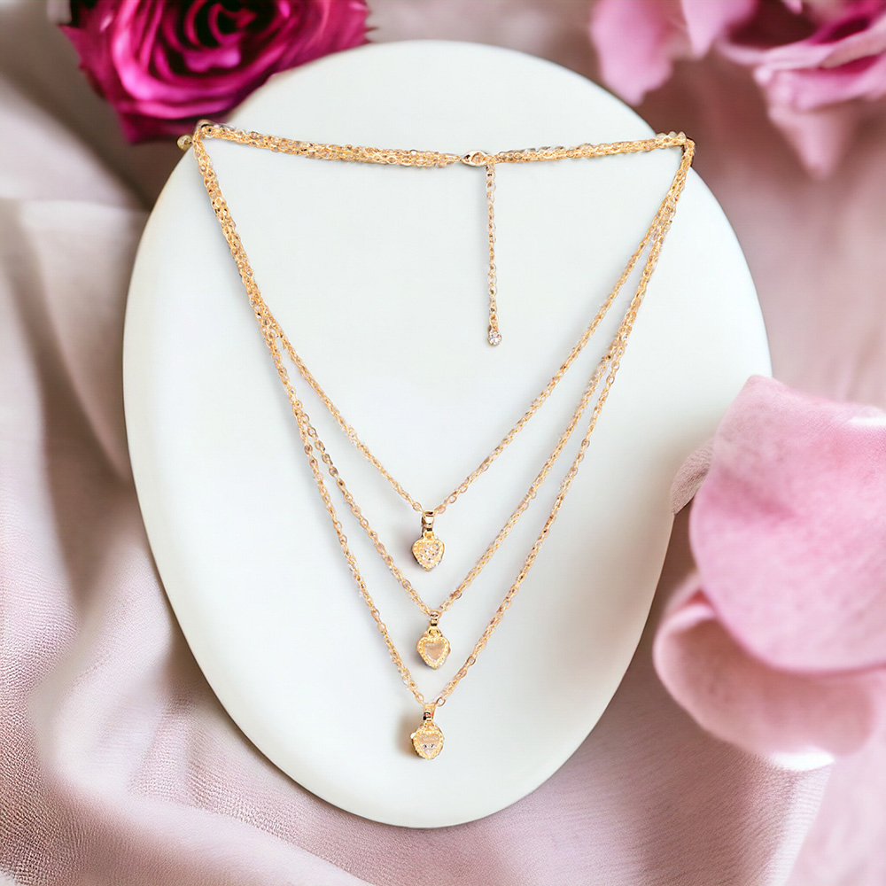 As fotografias para o Instagram têm diversos objetivos, que vão além de apenas compartilhar momentos do dia a dia em seu perfil pessoal como também o fortalecimento da marca de seu produto, objetivo importante na promoção de marcas e produtos. Empresas e influenciadores usam o Instagram para alcançar um público amplo, utilizando imagens atraentes para engajar seguidores e aumentar a visibilidade. As fotografias também têm um papel significativo na construção de narrativas visuais, onde cada imagem pode contar uma história ou transmitir uma mensagem e desejo pessoal. Além disso, as fotos podem ser uma forma de documentar experiências, e crescimento empresárial, servindo como um álbum digital de seus produtos onde os usuários podem revisitar ao longo do tempo. No geral, as fotografias no Instagram são uma combinação de arte, comunicação e marketing, refletindo a diversidade e a criatividade de seus futuros cliente.