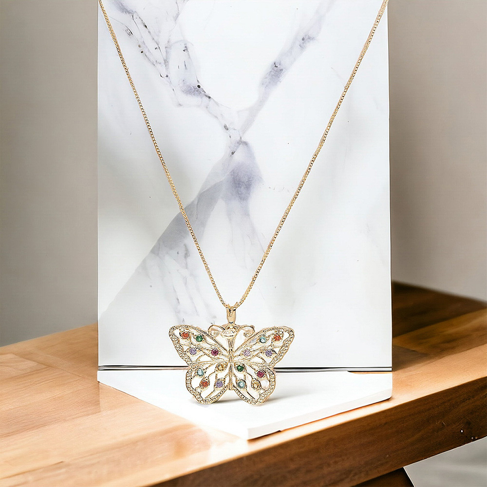 As fotografias para o Instagram têm diversos objetivos, que vão além de apenas compartilhar momentos do dia a dia em seu perfil pessoal como também o fortalecimento da marca de seu produto, objetivo importante na promoção de marcas e produtos. Empresas e influenciadores usam o Instagram para alcançar um público amplo, utilizando imagens atraentes para engajar seguidores e aumentar a visibilidade. As fotografias também têm um papel significativo na construção de narrativas visuais, onde cada imagem pode contar uma história ou transmitir uma mensagem e desejo pessoal. Além disso, as fotos podem ser uma forma de documentar experiências, e crescimento empresárial, servindo como um álbum digital de seus produtos onde os usuários podem revisitar ao longo do tempo. No geral, as fotografias no Instagram são uma combinação de arte, comunicação e marketing, refletindo a diversidade e a criatividade de seus futuros cliente.