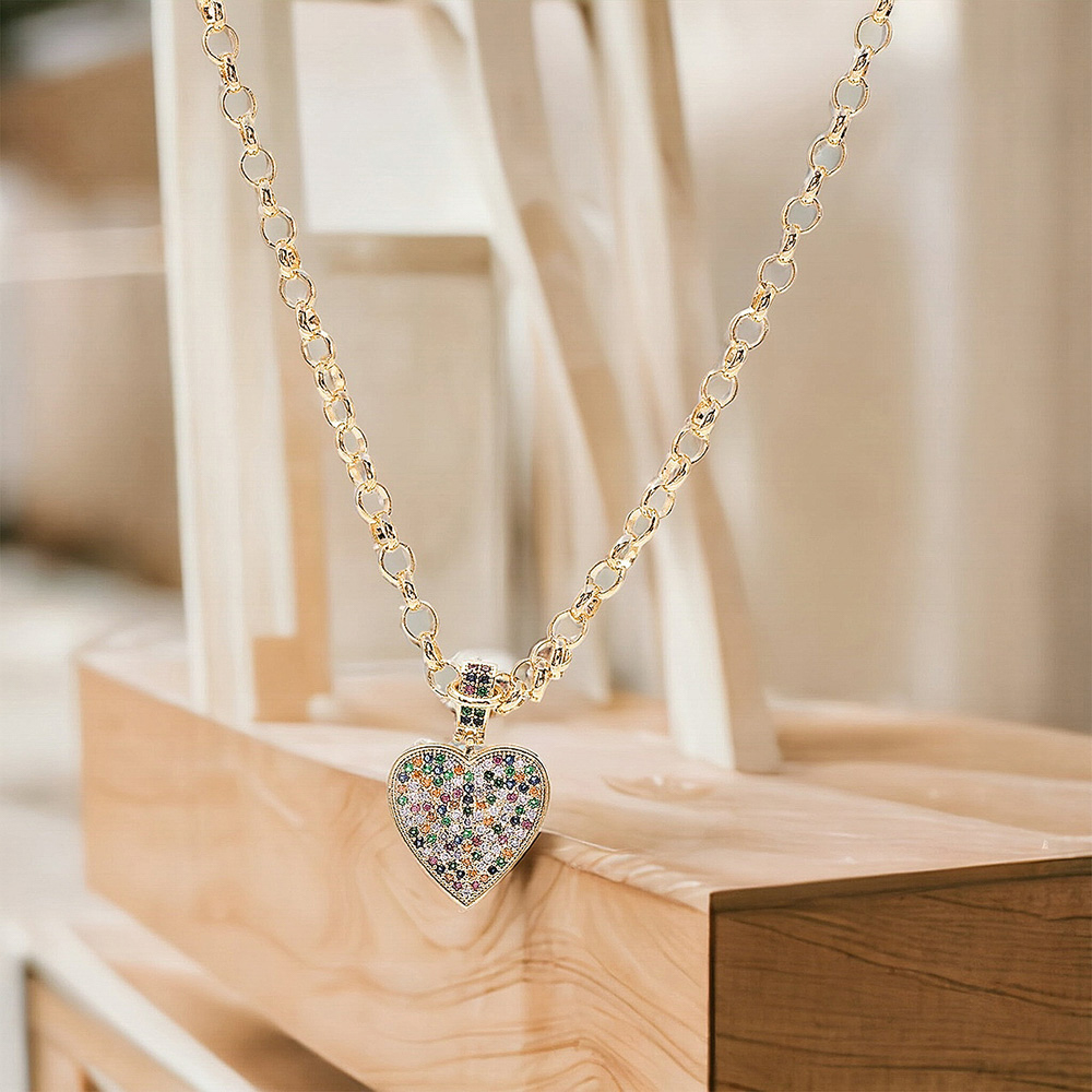 As fotografias para o Instagram têm diversos objetivos, que vão além de apenas compartilhar momentos do dia a dia em seu perfil pessoal como também o fortalecimento da marca de seu produto, objetivo importante na promoção de marcas e produtos. Empresas e influenciadores usam o Instagram para alcançar um público amplo, utilizando imagens atraentes para engajar seguidores e aumentar a visibilidade. As fotografias também têm um papel significativo na construção de narrativas visuais, onde cada imagem pode contar uma história ou transmitir uma mensagem e desejo pessoal. Além disso, as fotos podem ser uma forma de documentar experiências, e crescimento empresárial, servindo como um álbum digital de seus produtos onde os usuários podem revisitar ao longo do tempo. No geral, as fotografias no Instagram são uma combinação de arte, comunicação e marketing, refletindo a diversidade e a criatividade de seus futuros cliente.