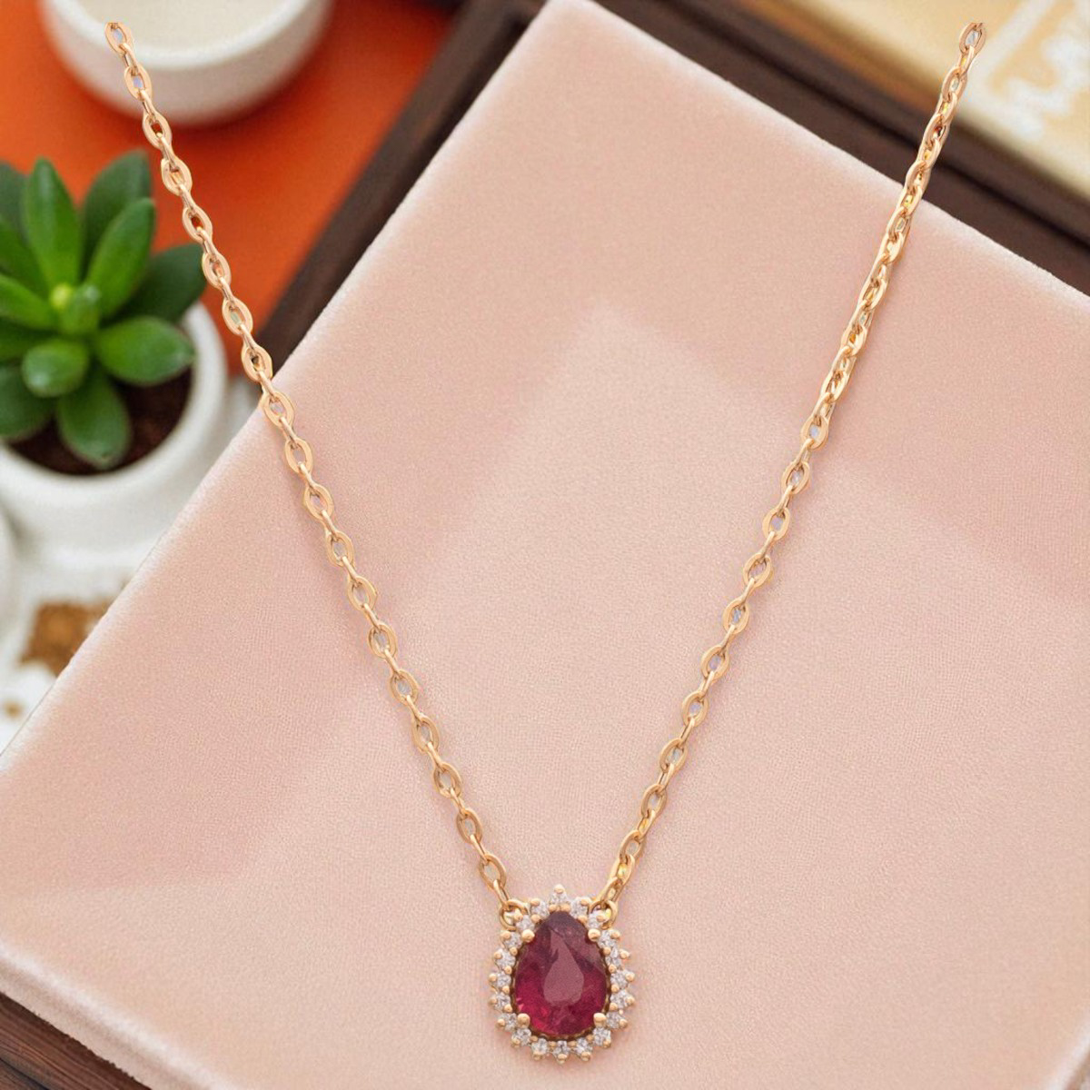 As fotografias para o Instagram têm diversos objetivos, que vão além de apenas compartilhar momentos do dia a dia em seu perfil pessoal como também o fortalecimento da marca de seu produto, objetivo importante na promoção de marcas e produtos. Empresas e influenciadores usam o Instagram para alcançar um público amplo, utilizando imagens atraentes para engajar seguidores e aumentar a visibilidade. As fotografias também têm um papel significativo na construção de narrativas visuais, onde cada imagem pode contar uma história ou transmitir uma mensagem e desejo pessoal. Além disso, as fotos podem ser uma forma de documentar experiências, e crescimento empresárial, servindo como um álbum digital de seus produtos onde os usuários podem revisitar ao longo do tempo. No geral, as fotografias no Instagram são uma combinação de arte, comunicação e marketing, refletindo a diversidade e a criatividade de seus futuros cliente.