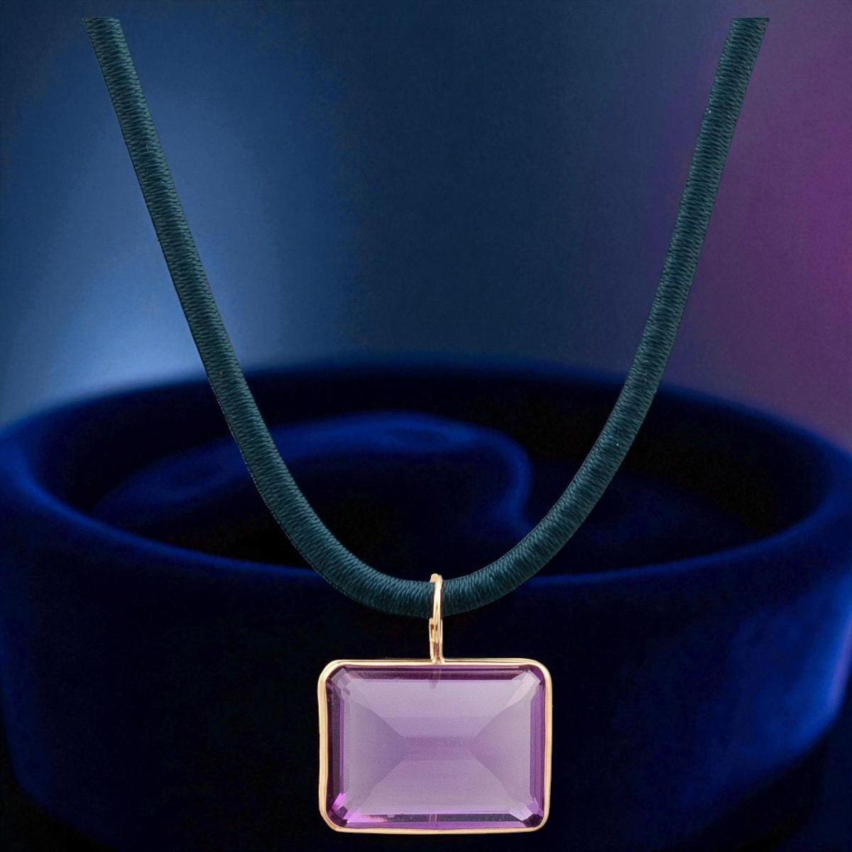 As fotografias para o Instagram têm diversos objetivos, que vão além de apenas compartilhar momentos do dia a dia em seu perfil pessoal como também o fortalecimento da marca de seu produto, objetivo importante na promoção de marcas e produtos. Empresas e influenciadores usam o Instagram para alcançar um público amplo, utilizando imagens atraentes para engajar seguidores e aumentar a visibilidade. As fotografias também têm um papel significativo na construção de narrativas visuais, onde cada imagem pode contar uma história ou transmitir uma mensagem e desejo pessoal. Além disso, as fotos podem ser uma forma de documentar experiências, e crescimento empresárial, servindo como um álbum digital de seus produtos onde os usuários podem revisitar ao longo do tempo. No geral, as fotografias no Instagram são uma combinação de arte, comunicação e marketing, refletindo a diversidade e a criatividade de seus futuros cliente.