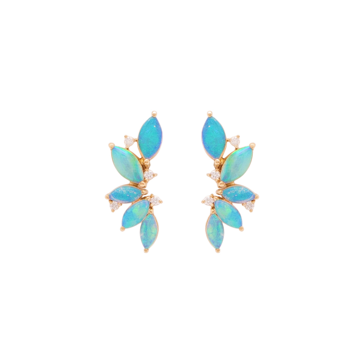 A fotografia de joias e semi-joias é uma arte que exige precisão, habilidade e uma compreensão profunda dos elementos que tornam essas peças únicas e desejáveis. Desde anéis e colares até brincos e pulseiras, capturar a essência dessas joias e semi-joias é crucial para destacar seu brilho, cor e design sofisticado. Uma boa fotografia pode transformar uma peça de joalheria em um objeto de desejo e ajudar a comunicar seu valor e apelo ao público.