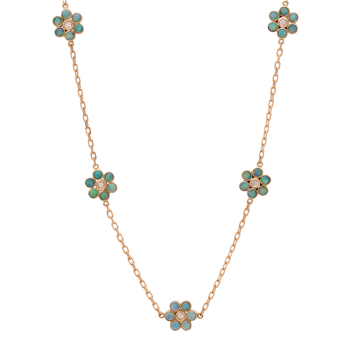 A fotografia de joias e semi-joias é uma arte que exige precisão, habilidade e uma compreensão profunda dos elementos que tornam essas peças únicas e desejáveis. Desde anéis e colares até brincos e pulseiras, capturar a essência dessas joias e semi-joias é crucial para destacar seu brilho, cor e design sofisticado. Uma boa fotografia pode transformar uma peça de joalheria em um objeto de desejo e ajudar a comunicar seu valor e apelo ao público.