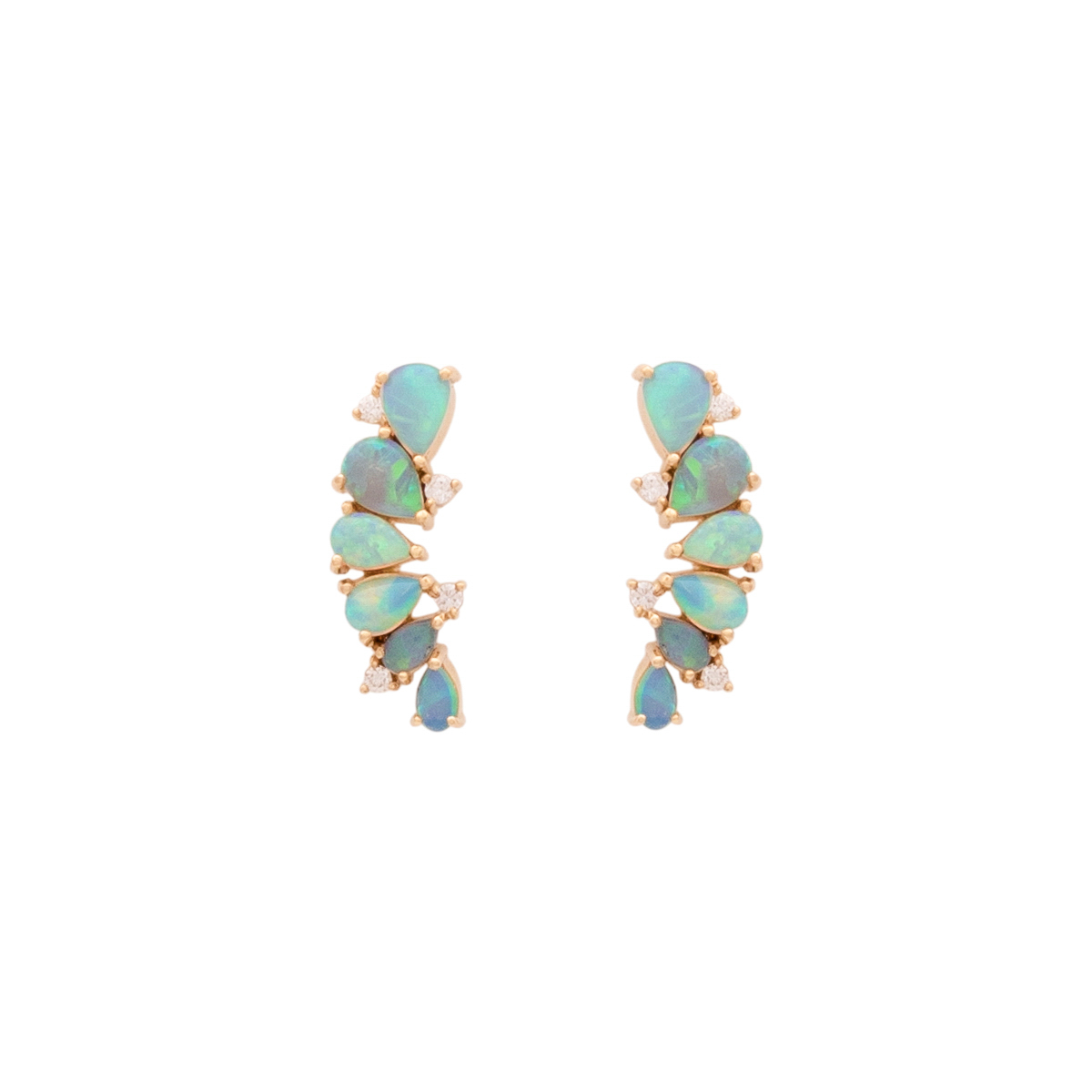 A fotografia de joias e semi-joias é uma arte que exige precisão, habilidade e uma compreensão profunda dos elementos que tornam essas peças únicas e desejáveis. Desde anéis e colares até brincos e pulseiras, capturar a essência dessas joias e semi-joias é crucial para destacar seu brilho, cor e design sofisticado. Uma boa fotografia pode transformar uma peça de joalheria em um objeto de desejo e ajudar a comunicar seu valor e apelo ao público.