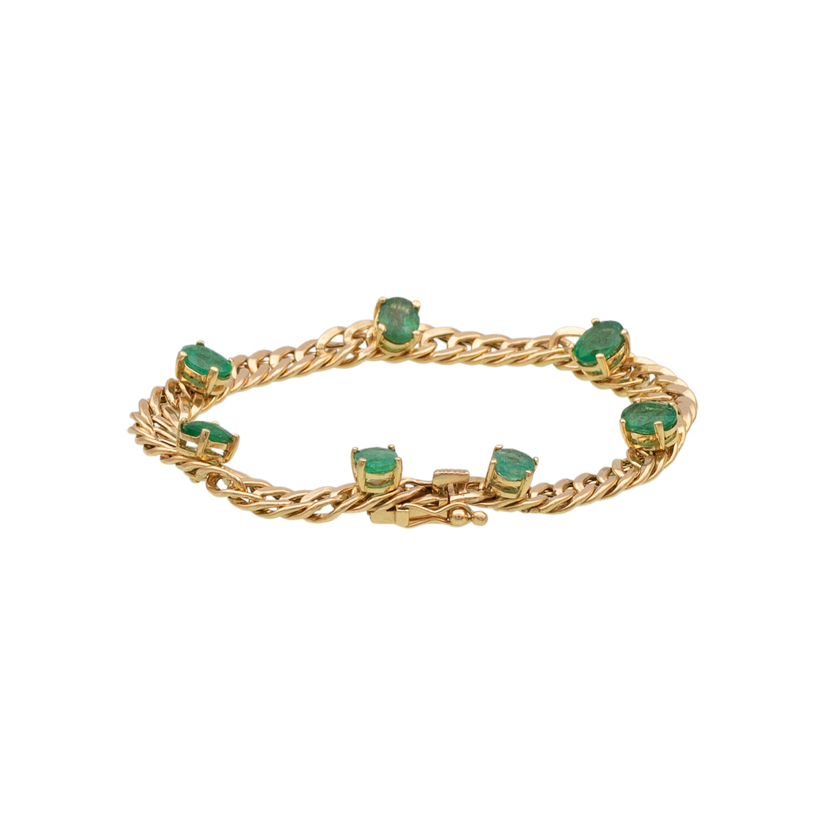 A fotografia de joias e semi-joias é uma arte que exige precisão, habilidade e uma compreensão profunda dos elementos que tornam essas peças únicas e desejáveis. Desde anéis e colares até brincos e pulseiras, capturar a essência dessas joias e semi-joias é crucial para destacar seu brilho, cor e design sofisticado. Uma boa fotografia pode transformar uma peça de joalheria em um objeto de desejo e ajudar a comunicar seu valor e apelo ao público.