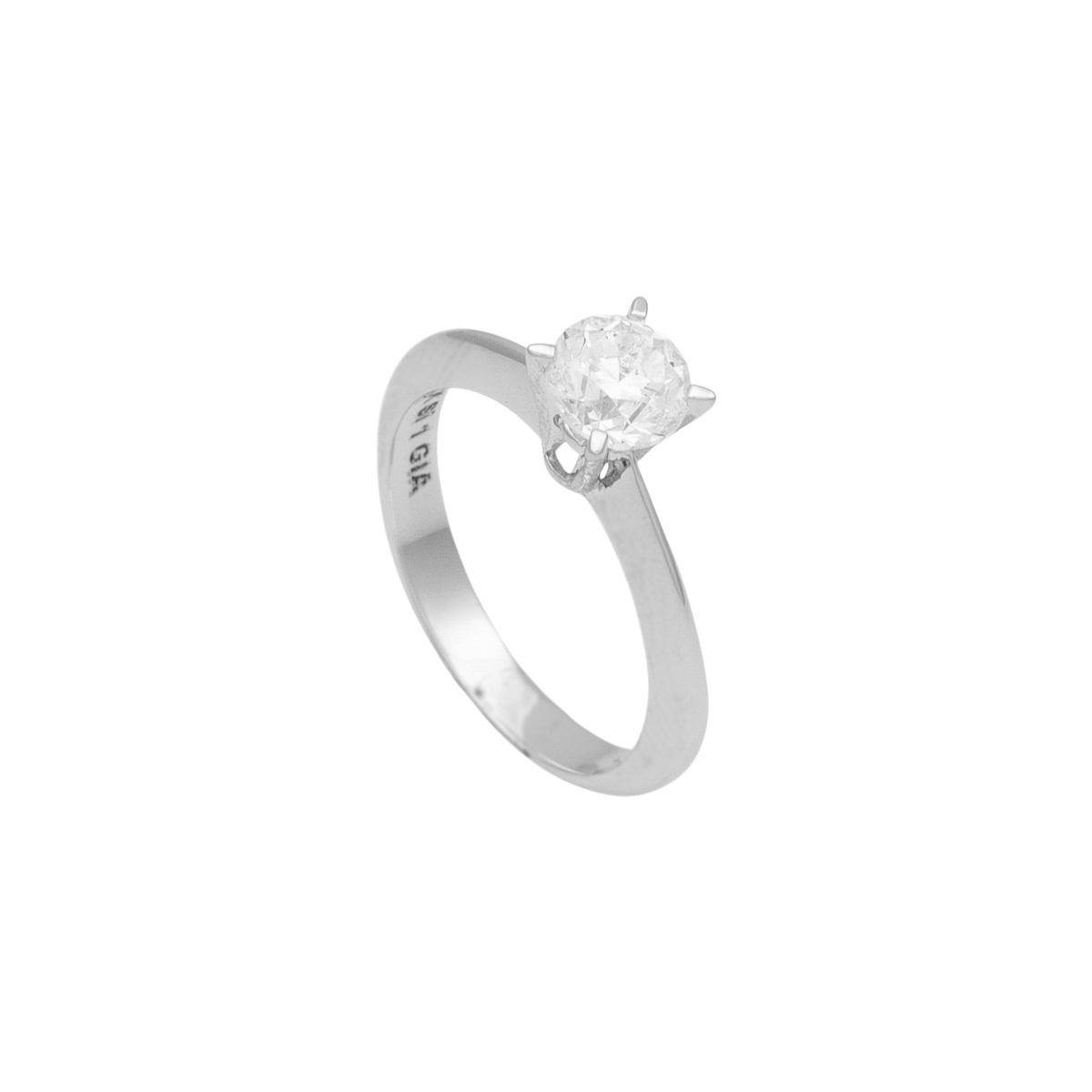 A fotografia de joias e semi-joias é uma arte que exige precisão, habilidade e uma compreensão profunda dos elementos que tornam essas peças únicas e desejáveis. Desde anéis e colares até brincos e pulseiras, capturar a essência dessas joias e semi-joias é crucial para destacar seu brilho, cor e design sofisticado. Uma boa fotografia pode transformar uma peça de joalheria em um objeto de desejo e ajudar a comunicar seu valor e apelo ao público.